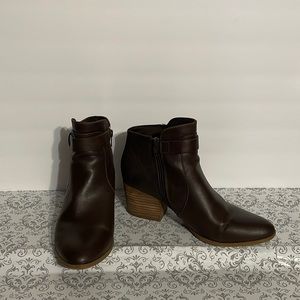Baretraps, leather booties. Size 9M